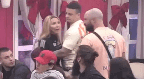 Aneli Ahmić napustila Belu kuću: Zaletela se, pa fizički nasrnula na Luku – Jedva su je obuzdali