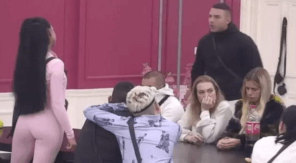 “Blam me je što sam bio s njom” Anđelo zatečen vrelom akcijom Anite i Filipa pored njega – Gadi mi se i ne mogu očima da je gledam