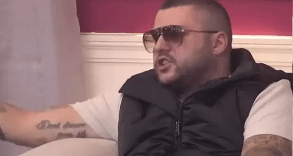 Obezbeđenje HITNO reagovalo: Asmin oborio učesnicu na pod – Ona vrišti, odzvanja Bela kuća