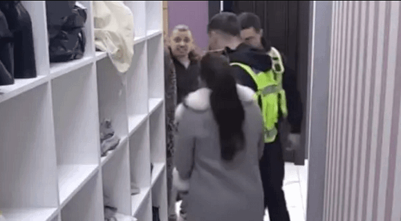 Anastasija fizički nasrnula na Boru: Najpre ga udarala pesnicom u glavu, potom počela da ga šutira – Isplivao eksplicitan snimak incidenta