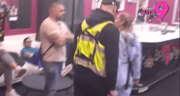 Obezbeđenje HITNO uletelo: Sve vreme razdvajaju Aneli i Asmina, podivljala Ahmićeva NE PUŠTA Durdžića