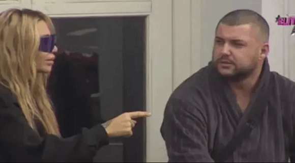 “Uništila si Norin život, da li si se zapitala što nam dete treći rođendan i Novu godinu slavi bez nas pored živih roditelja?!” Asmin se slomio zbog deteta, Aneli zanemela