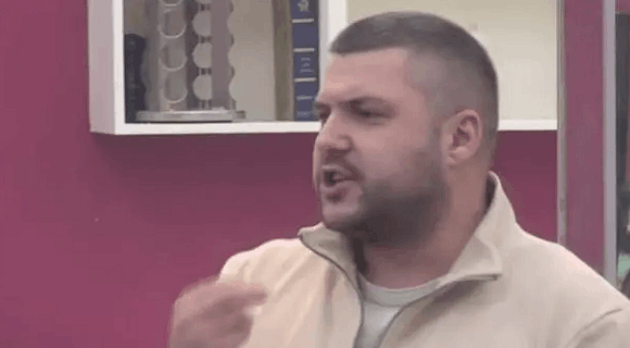 Konačno da neki muškarac pokaže zube Asminu Durdžiću – uništen u svojim lažima i zajapurio se od istine