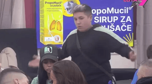 Matora u čipkanom brusu i helankama: Ovakvu Jovanu Tomić još niste videli, na njoj komplet šminka i nakit