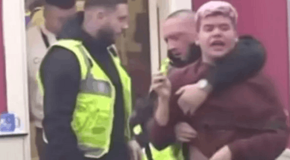 Isplivao snimak divljačkog napada Miljane Kulić na Uroša – Stanić završio na podu, njegovi jezivi krici parali Belu kuću (VIDEO)