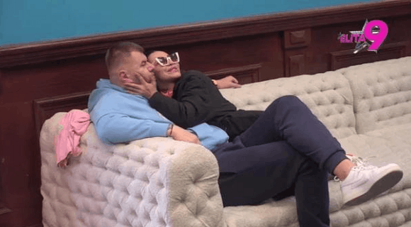 Dali šansu jedno drugom: Aneli i Janjuš ponovo zajedno – Ona presrećna, Marko je ljubi i miluje po kosi (VIDEO)