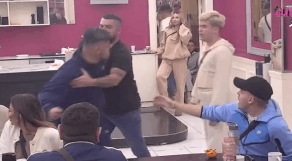 Bora Santana nasrnuo na Uroša Stanića, svi ga držali, obezbeđenje hitno uletelo