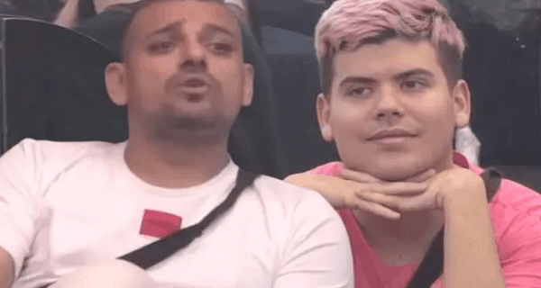 Bora Santana i Uroš razmenjivali nežnosti – Snimljen i njihov poljubac (VIDEO)