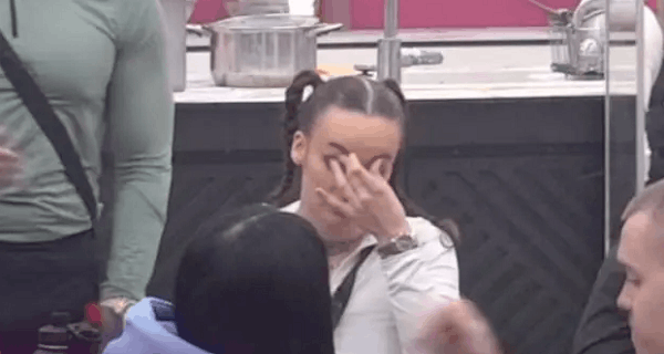 Teodora uplakana između dve vatre: “Vidi se da niste Teodora i ti srećni jedno pored drugog” Ukućani dali savet