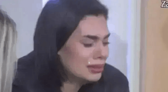 “Na USB-u se nalaze slike i prepiske” Anitina drugarica drži Minu u šaci – spremna da otkrije sve njene prljave tajne: “Ima mnogo afera…”