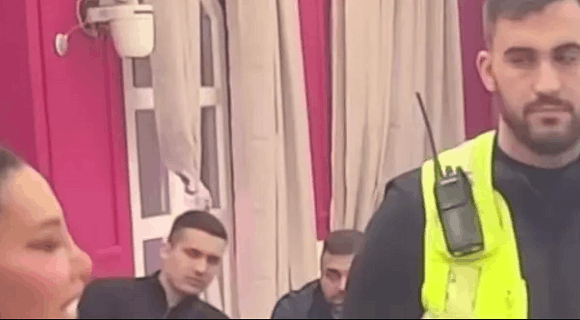 Srbija bruji o momku iz obezbeđenja “Elite 9”: Pogledajte njegovu reakciju na urlike Aneli Ahmić