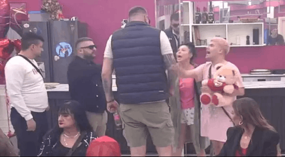 Svi skočili na Janjuša jer je prozreo Majinu nameru “Što si sad došla ovde kod crnog stola…”