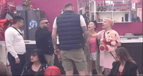 Svi skočili na Janjuša jer je prozreo Majinu nameru “Što si sad došla ovde kod crnog stola…”