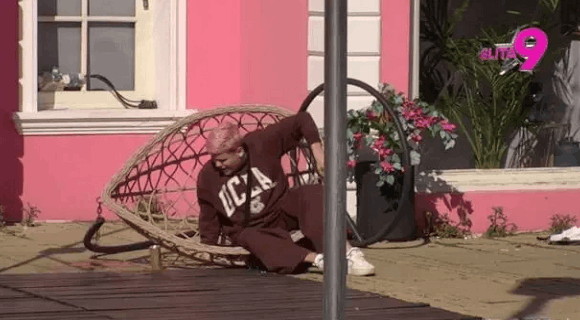 Drama u dvorištu – “Praviću joj dete”: Čim je Bora Santana spomenuo odnose sa bivšom, Uroš se izvrnuo i prosuo kao sveća