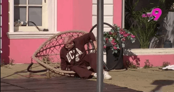 Drama u dvorištu – “Praviću joj dete”: Čim je Bora Santana spomenuo odnose sa bivšom, Uroš se izvrnuo i prosuo kao sveća