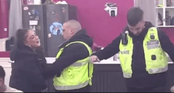 Obezbeđenje hitno izvelo Anastasiju Brčić iz Bele kuće – Veliki šef odlučio da ne toleriše više njeno ponašanje