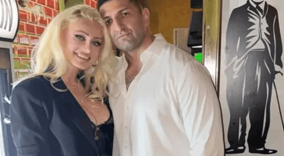 Ovo je brat Aneli Ahmić: Hapšenja i razvod su sada iza njega, sa pevačicom ponovo srećan – osmesi sve govore