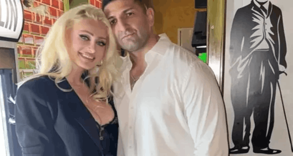 Ovo je brat Aneli Ahmić: Hapšenja i razvod su sada iza njega, sa pevačicom ponovo srećan – osmesi sve govore