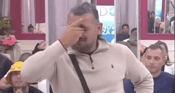 Bora Santana hitno zahteva dolazak policije i advokata – Neće da trpi više: “Tukli ste me, maltretirali i vređali na nacionalnoj osnovi”