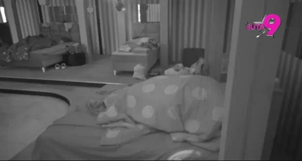 Puca krevet, tresu se zidovi: Luka, posle svađe sa Anitom, pod jorganom ubacio u 5. brzinu, celim Šimanovcima odzvanjaju njeni uzdasi