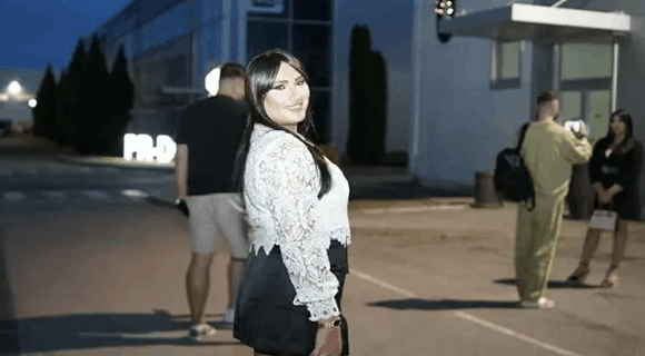 Au kakva ribetina: Ana Nikolić pozirala u ultra kratkoj sako-haljini, nikad bolje nije izgledala od promene pola: “Konačno, to sam ja”