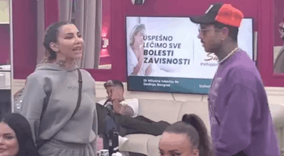 Aneli na stubu srama: Prikazano kako dodiruje Filipa stopalima po polnom organu, ona počela da se “pravda”, pa se tek onda ukanalila