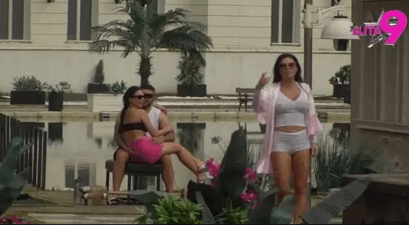 Pršti na sve strane od ranog jutra: Evo šta su Asmin i Maja uradili tek probuđenoj Staniji, ona ostala u potpunom šoku