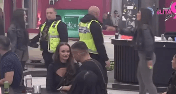 Opsadno stanje u Beloj kući: Obezbeđenje utrčalo, učesnice podivljale zbog Bore Santane – došlo je do ozbiljnog fizičkog sukoba