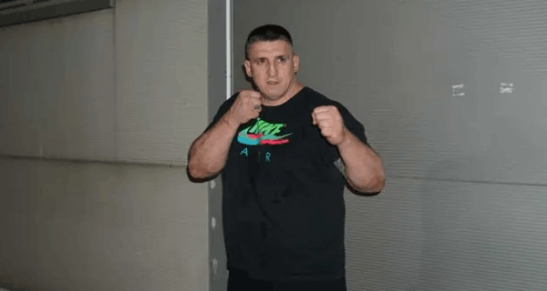 Pevač kog je Miljana Kulić godinama pratila i uznemiravala bez zadrške o Kristijanu: “Lažovu i kvazi kriminalcu, idi čisti balegu”