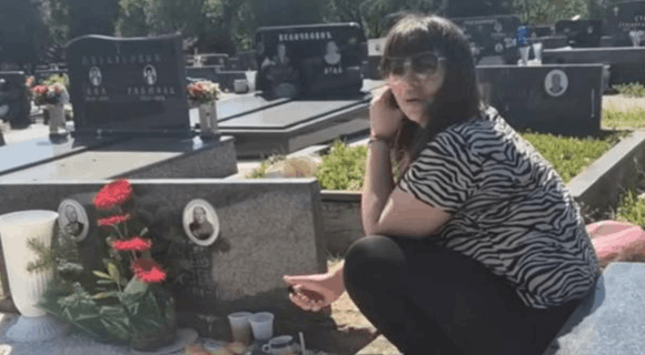 Miljana Kulić snimljena na groblju kako razgovara sa pokojnom babom, Marija se razbesnela: “Bila sam u rijalitiju, tamo sam imala odnose”