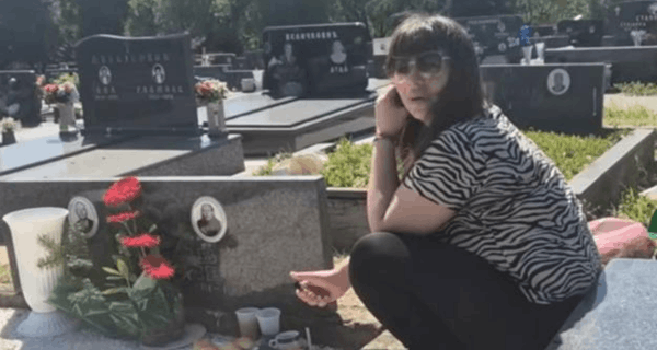 Miljana Kulić snimljena na groblju kako razgovara sa pokojnom babom, Marija se razbesnela: “Bila sam u rijalitiju, tamo sam imala odnose”