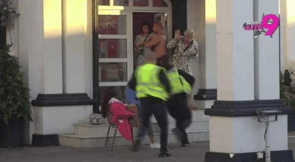 Haos u Beloj kući: Mina nasrnula na Uroša, obezbeđenje doletelo kao furija