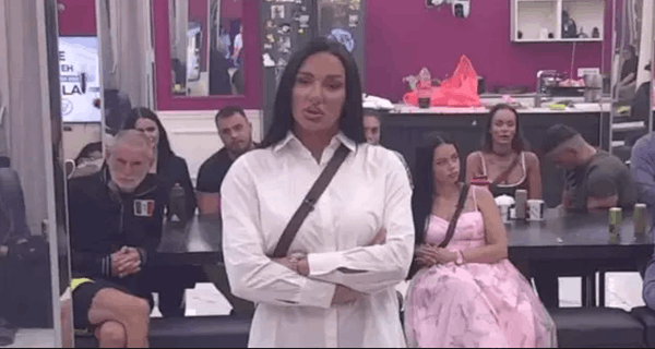 Afera “Tetovo” se širi Belom kućom: Dušicu pitali da li je radila tamo, ona prebledela kao krpa, rekla “ne”, ali je pomenula jedan drugi grad