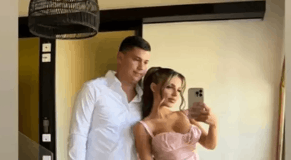 Svi bruje o tajnom venčanju Ene Čolić i Peje: Fotografijom iz crkve napravili totalnu pometnju