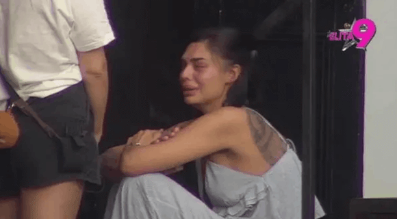 Najveće poniženje Mine Vrbaški: Rasula se po podu i Viktora kroz suze preklinjala, a on prošao pored nje i uradio joj ovo
