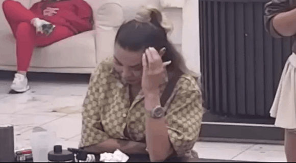 “Majkom ne mogu ni da je nazovem” Aneli na udaru zbog odnosa sa ćerkom, žestoko je napadaju u spoljnom svetu – Dete nije videla 3 godine, a ima 5