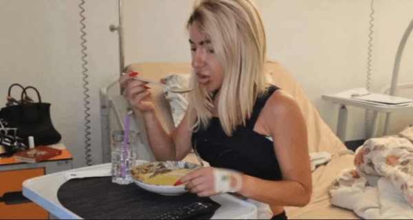 Prve fotografije nakon operacije: Jovana Jeremić uslikana sa posebnim medicinskim pomagalom