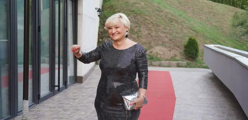“Preživeću” Milica Dugalić se preko godinu dana hrabro bori sa rakom, kosu je izgubila, ali osmeh ne skida s lica