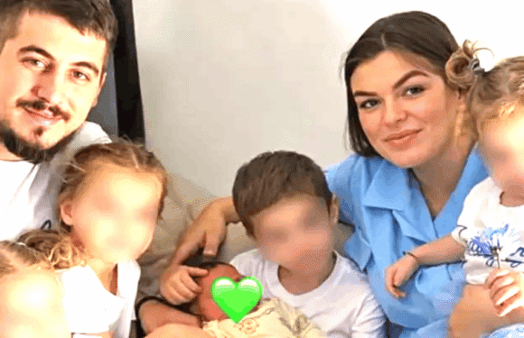 Ima samo 27 godina i PETORO dece! Bivša zadrugarka podelila prve trenutke sa bebom, svi gledaju u porodičnu fotografiju